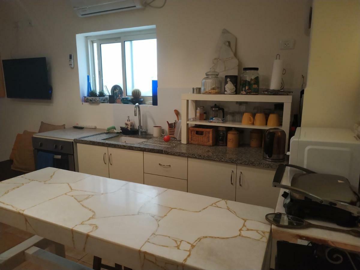 Apartamento Studio Apt Great Location Heart Of Downtown District Haifa Exterior foto