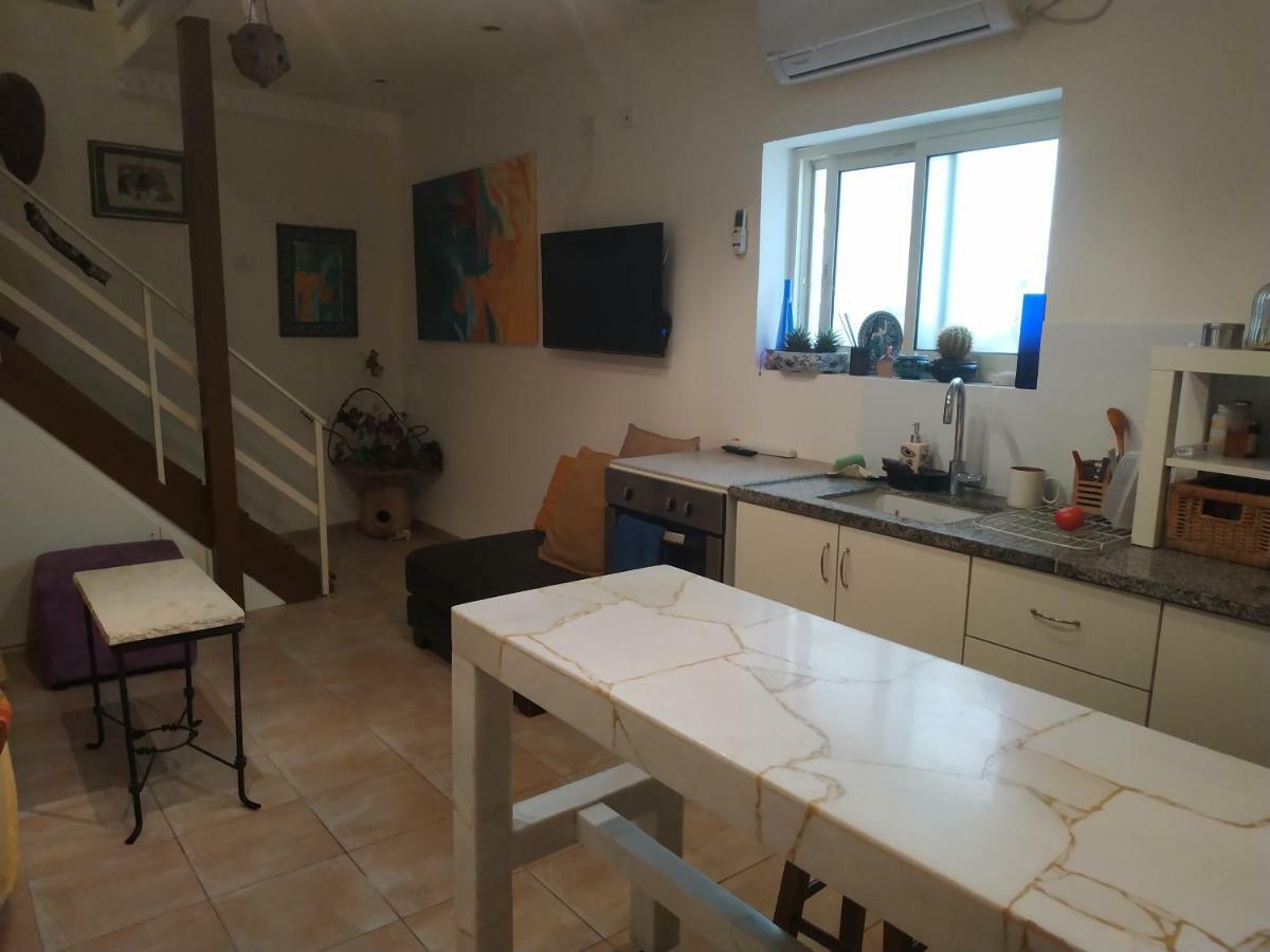 Apartamento Studio Apt Great Location Heart Of Downtown District Haifa Exterior foto